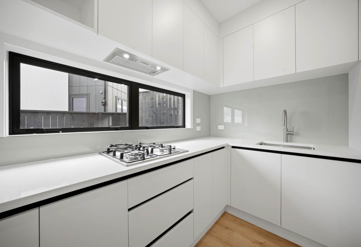 Covered by Stamford Building Insurance, Rangitoto College zone, 252m2 4 beds (2 ensuites) 3.5 baths house with double garage on 355m2 section, walks to albany Mall, close to schools, motorway access, 0.1 km to Pinehill School (Browns Bay), 4/55 Spencer Road, Oteha, Auckland