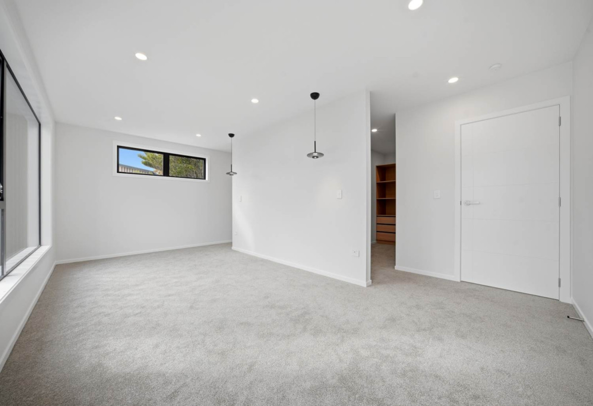 Covered by Stamford Building Insurance, Rangitoto College zone, 252m2 4 beds (2 ensuites) 3.5 baths house with double garage on 355m2 section, walks to albany Mall, close to schools, motorway access, 0.1 km to Pinehill School (Browns Bay), 4/55 Spencer Road, Oteha, Auckland