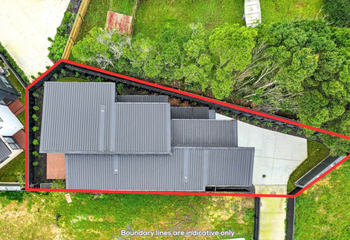 Covered by Stamford Building Insurance, Rangitoto College zone, 252m2 4 beds (2 ensuites) 3.5 baths house with double garage on 355m2 section, walks to albany Mall, close to schools, motorway access, 0.1 km to Pinehill School (Browns Bay), 4/55 Spencer Road, Oteha, Auckland
