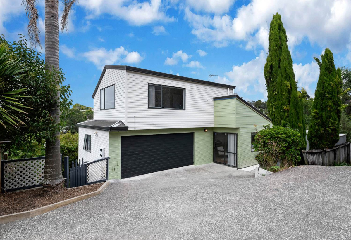 Vendors want it go, 3 beds 2 baths house with double garage on 566m2 section, Walking distance to schools, reserves, restaurants, and supermarket, Close to Wairau Valley shopping precinct, 0.8 km to Target Road School, 75 Girrahween Drive, Totara Vale, Auckland