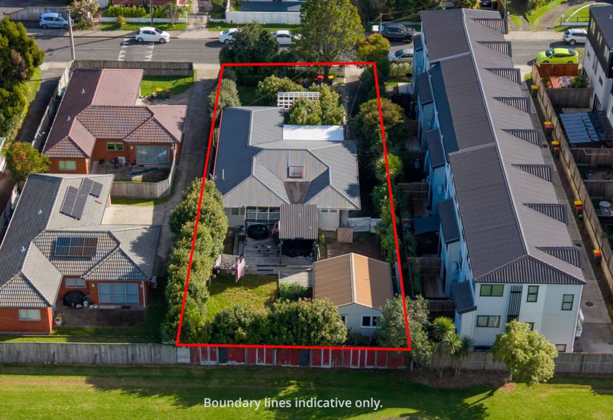 MORTGAGEE SALE, 4 beds 1 bath house on 890m2 section, the site is currently in the design stage for redevelopment, with concept plans reported to show redevelopment of the site to seven terraced houses, subject to council approval. The property backs onto Pomaria Primary School, and is well located close to the retail and commercial amenities at WestCity Waitakere and the Lincoln Road commercial precinct, 15 Kingdale Road, Henderson, Auckland