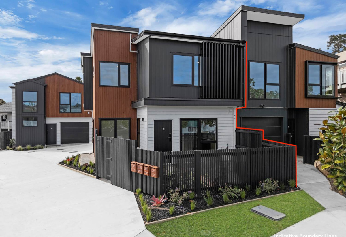 Urgent sale, Brandnew Master Build Home, 3 generous bedrooms +1 study (fits a single bed) + 2.5 bathrooms + Single garage, minutes from Albany mall, schools, motorway access, 1.8 km to Target Road School, 18A Mallard Place, Unsworth Heights, Auckland
