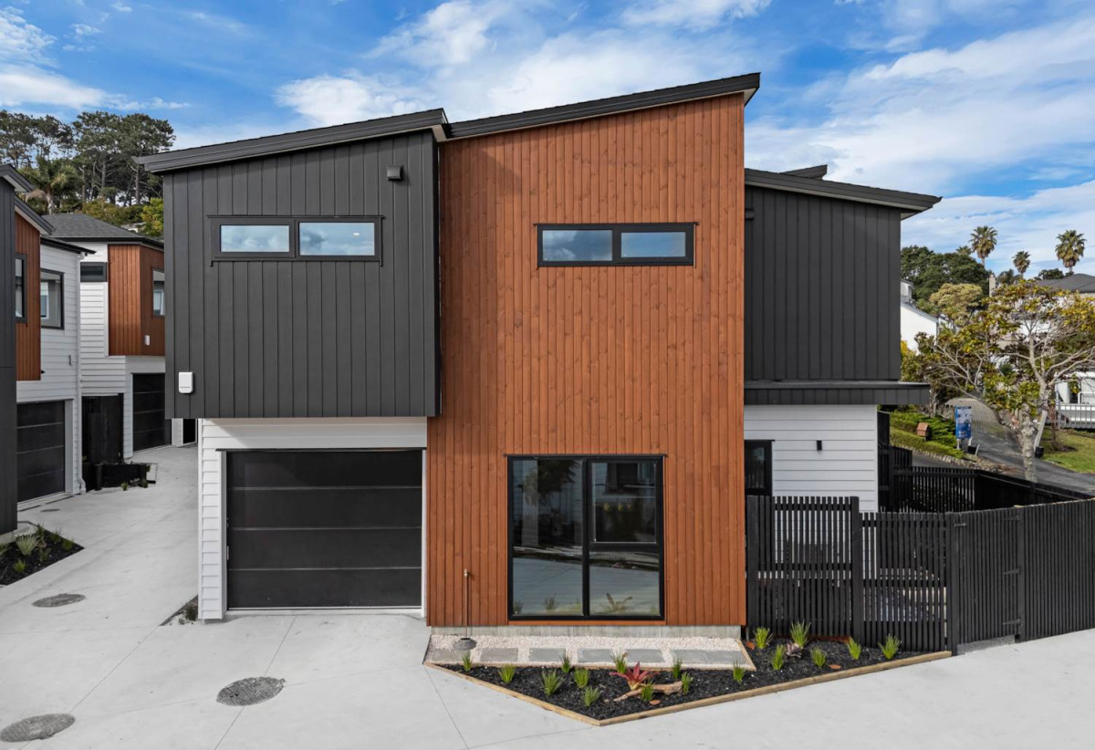 Urgent sale, Brandnew Master Build Home, 3 generous bedrooms +1 study (fits a single bed) + 2.5 bathrooms + Single garage, minutes from Albany mall, schools, motorway access, 1.8 km to Target Road School, 18A Mallard Place, Unsworth Heights, Auckland