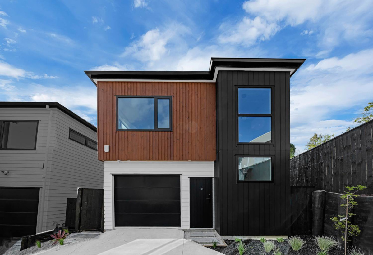 Urgent sale, Brandnew Master Build Home, 3 generous bedrooms +1 study (fits a single bed) + 2.5 bathrooms + Single garage, minutes from Albany mall, schools, motorway access, 1.8 km to Target Road School, 18C Mallard Place, Unsworth Heights, Auckland