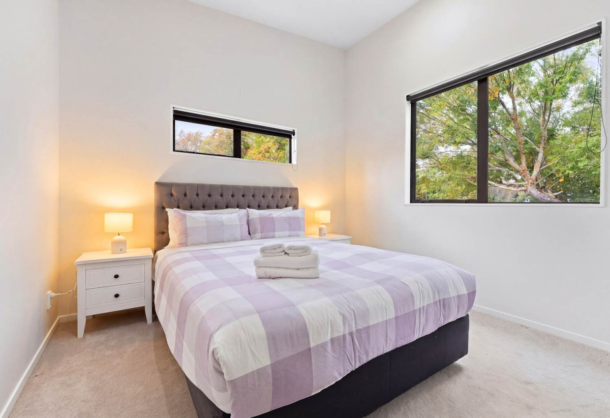 155m2 Standalone 3 beds + study 2 baths house with garage on 201m2 section, Just a 2-minute walk to Seaside Park and the scenic Tamaki River walkways, close to schools town centre, SHOPPING CENTRE, MOTORWAY ACCESS, 1.1 KM TO Otahuhu Intermediate, 1/224 Princes Street East, Otahuhu, Auckland