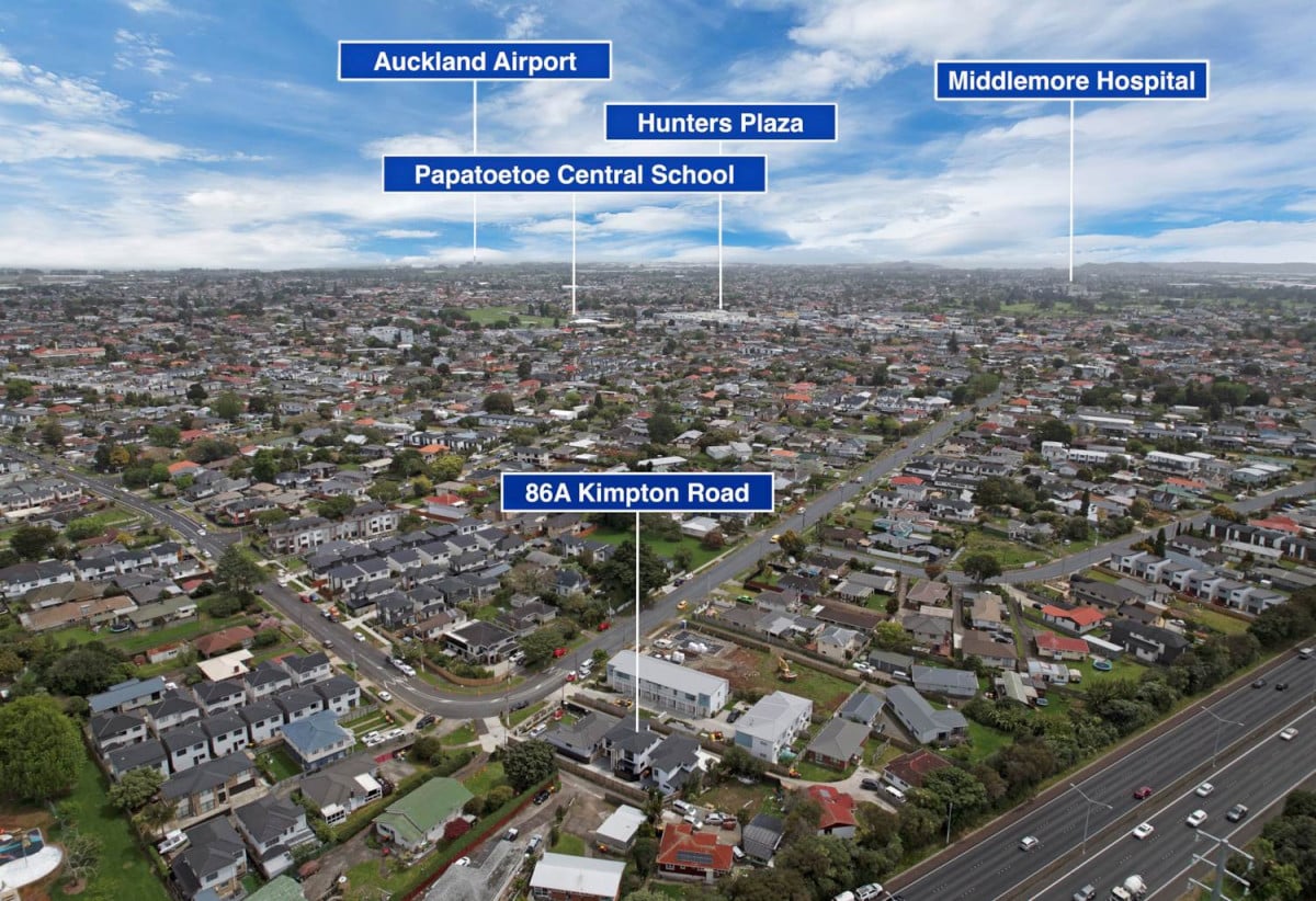 5 beds (3 ensuites) 4.5 baths house with garage, close to schools, Hunter Plaza, Manukau shopping centre, motorway access, 0.5 km to Papatoetoe East School, 86A Kimpton Road, Papatoetoe, Auckland