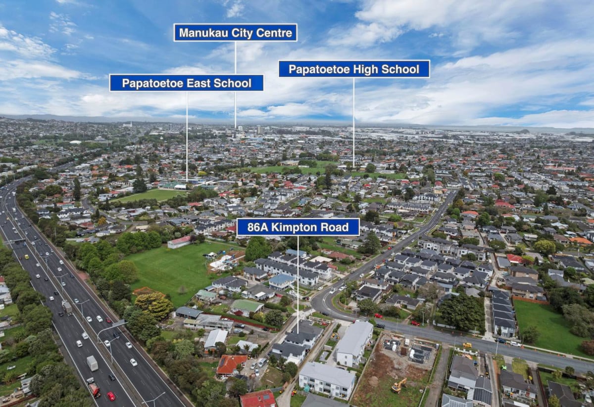 5 beds (3 ensuites) 4.5 baths house with garage, close to schools, Hunter Plaza, Manukau shopping centre, motorway access, 0.5 km to Papatoetoe East School, 86A Kimpton Road, Papatoetoe, Auckland