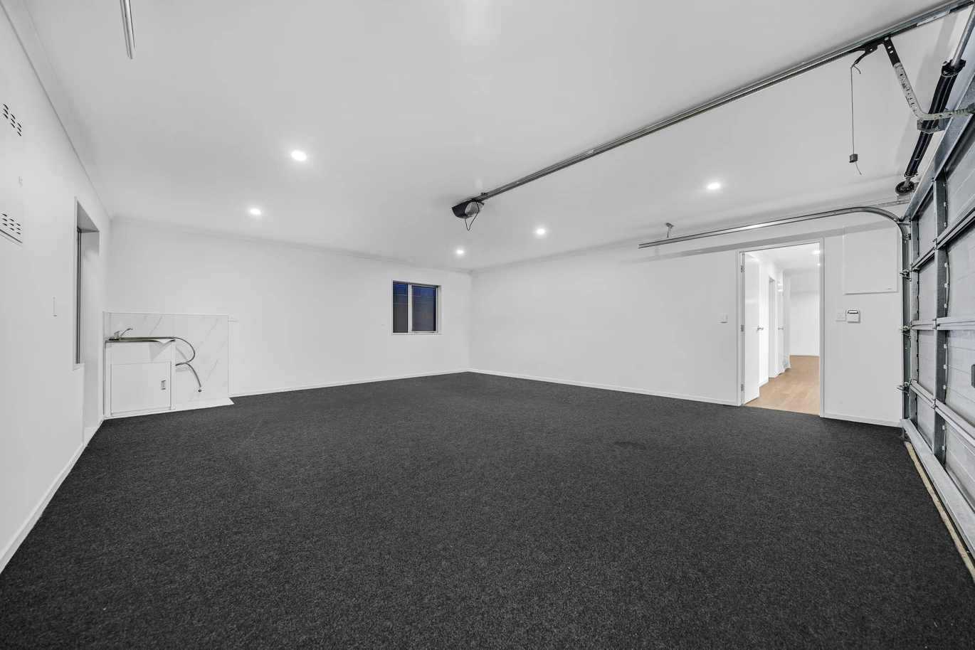 Double Grammar school zone, 6 beds (2 ensuites) 4.5 baths house with double garage on 485m2 section, 1 ensuite ground floor, zoned for Auckland Grammar, Epsom Girls’ Grammar, Remuera School, Remuera Intermediate, and walking distance to King’s School, 56 Lillington Road, Remuera, Auckland