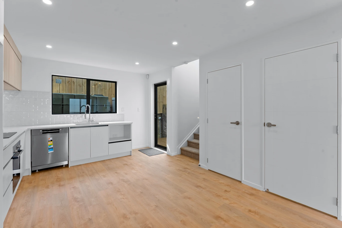 3 beds 2.5 baths home with garage, close to schools, shopping centres, 19D Vida Place, Howick, Auckland