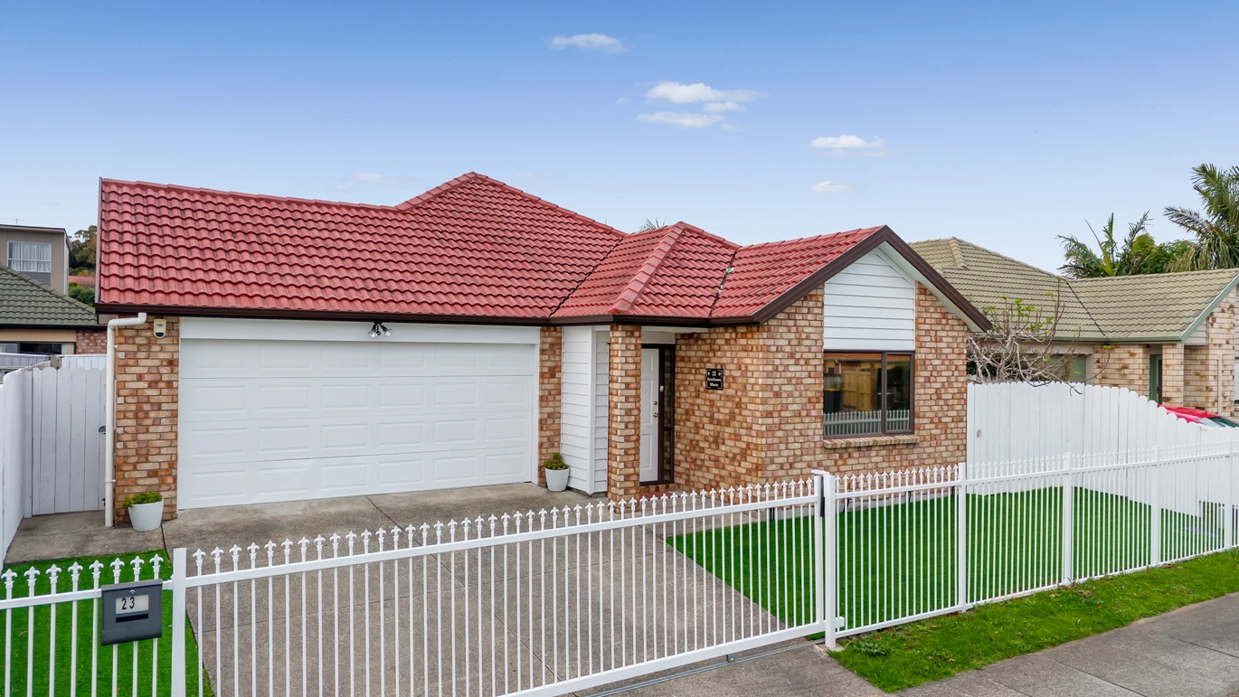 134m2 Brick and tile 3 beds 2 baths house with double garage on 300m2 section, close to Botany Doens and Ormiston shopping centres, 23 Mandival Avenue, Flat Bush, Auckland