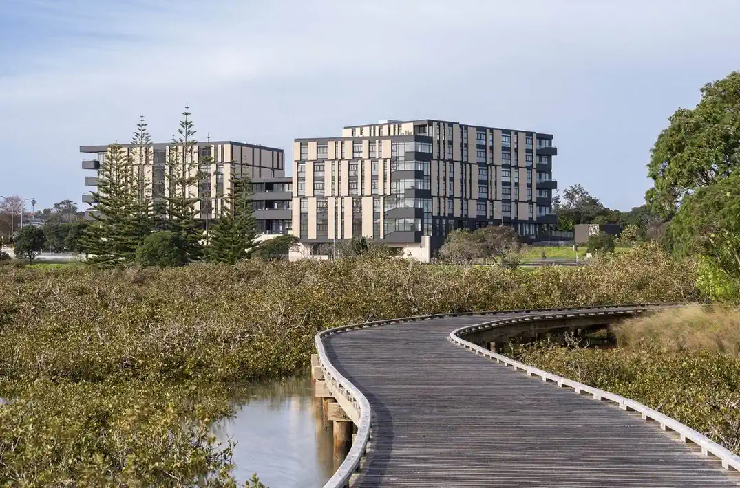 2 beds ( 1 bed + 1 Flexi room) 1 bath apartment, Stunning water views to Takapuna & Hauraki Gulf, close to shops, schools, motorway access, 0.9 km to Takapuna School, zoned for Westlake Girls’ High School, 403-48 Esmonde Road, Takapuna, Auckland