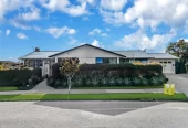 675m2 corner site, Opposite to a Park, 5 beds 3 baths house with double garage, zoned for Sunnyhills School, Farm Cove Intermediate, and Pakuranga College, with both Sunnyhills School and St Kentigern College within walking distance, The owner has obtained the neighbouring property’s consent for stormwater access, 29 The Boulevard Sunnyhills, Auckland