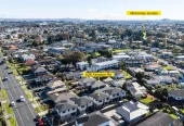 Standalone 4 beds 2.5 baths home with garage, close to schools, shopping centres, parks, easy motorway access, 52B Kimpton Road Papatoetoe, Auckland