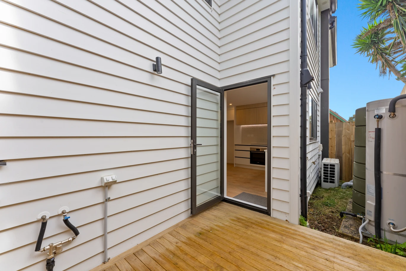 3 beds 2.5 baths home with garage, close to schools, shopping centres, 19D Vida Place, Howick, Auckland