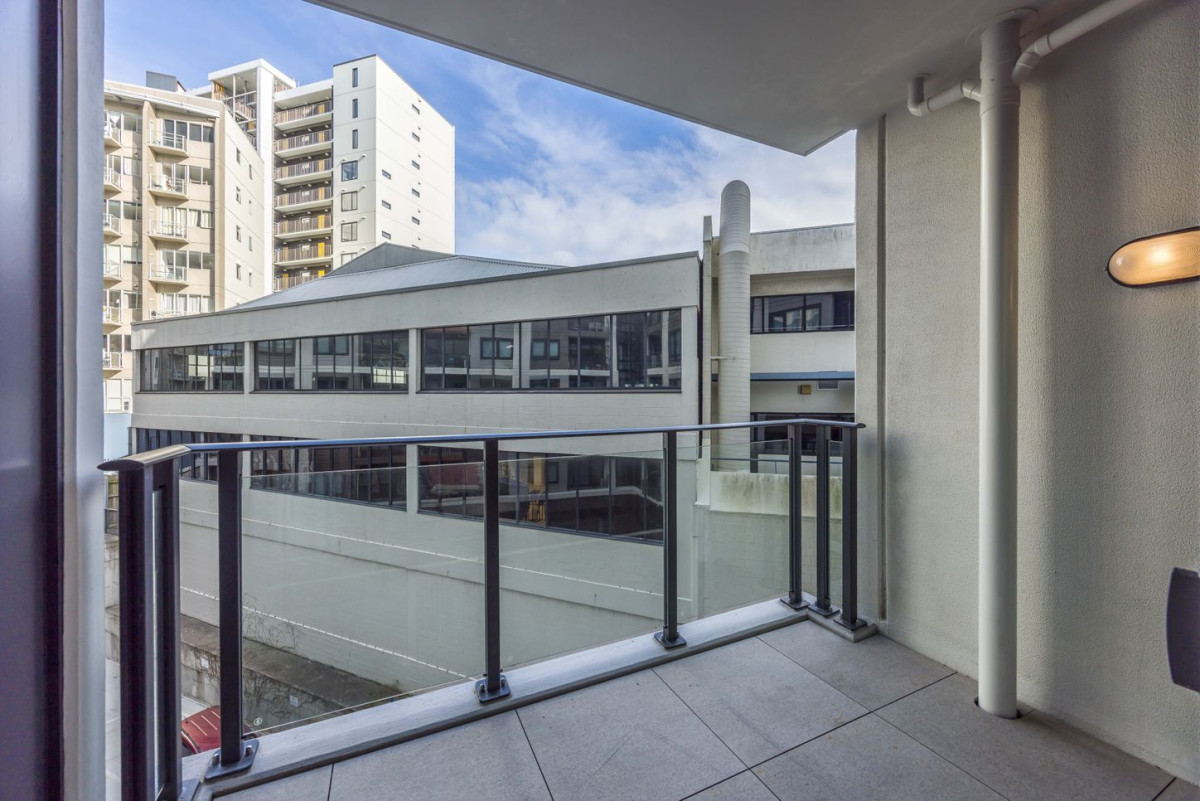 Auckland Girls Grammar school zone, Freehold 2 beds ( 1 bed + 1 Flexi room) 1 bath apartment, Positioned in the sought-after SugarTree Centro development, A storage locker is also included – a valuable bonus for city living. 307/145 Nelson Street, Auckland Central, Auckland