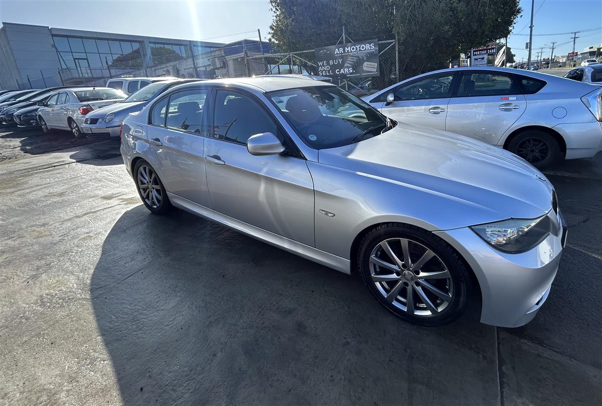 2011 BMW 320i Sedan Automatic, 5 seats, Petrol, 2,000 cc, 88,328 km