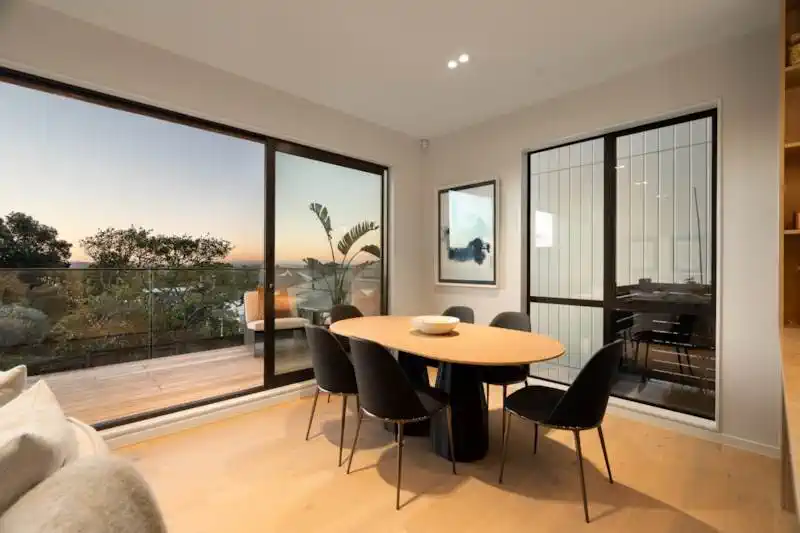Double Grammar school zone, Brandnew standalone 3 beds 2.5 baths home with double garage, move-in ready, Just a short stroll away, Mt Eden Village, 1.7 km to Epsom Girls’ Grammar School, 1.8 km to Auckland Grammar, 3/30 Grange Road, Mt Eden, Auckland