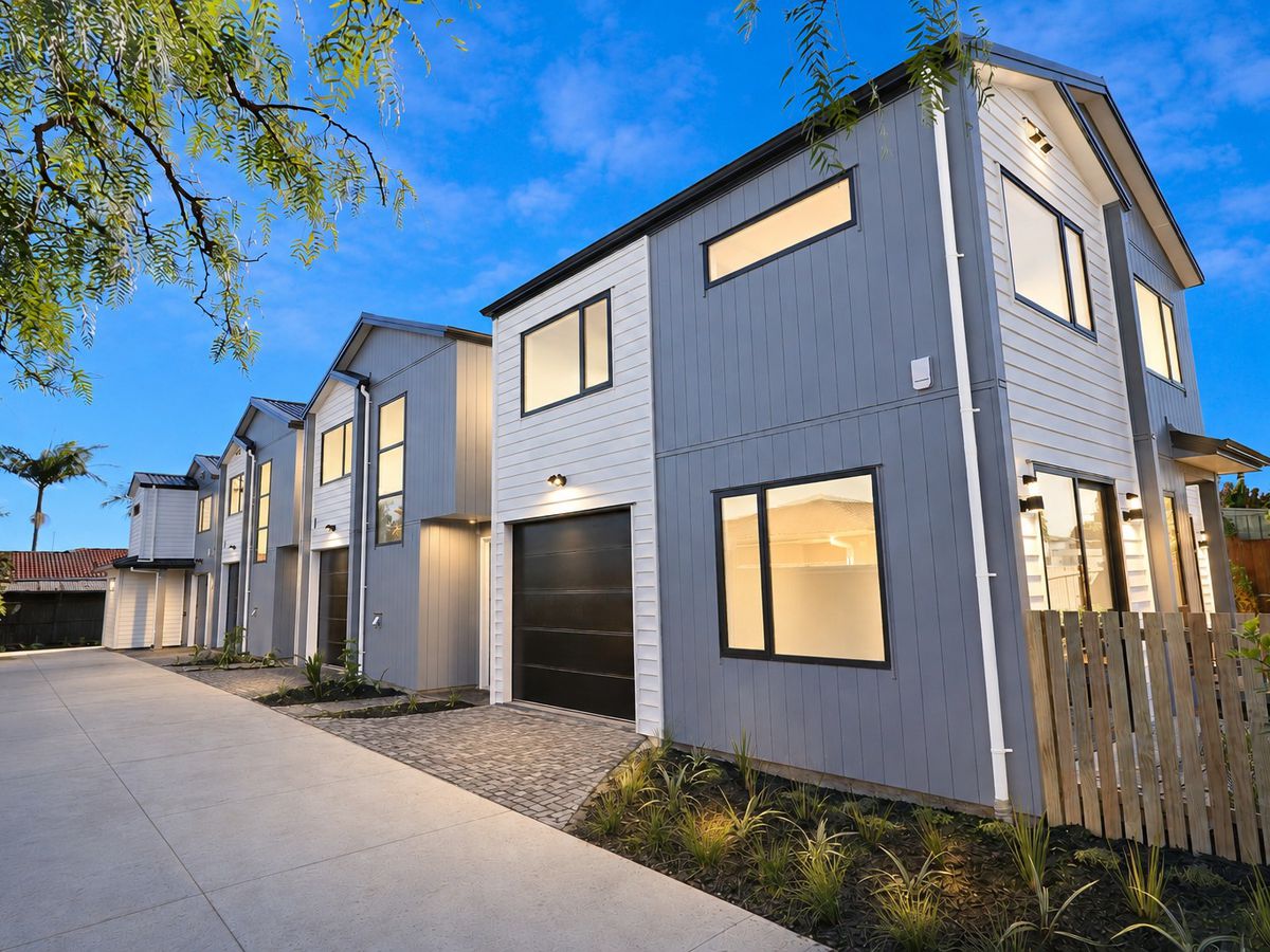 For rent, Macleans Zone, Brandnew 4 beds 2 baths townhouse with garage, Available Now, 303A Bucklands Beach Road, Bucklands Beach, Auckland