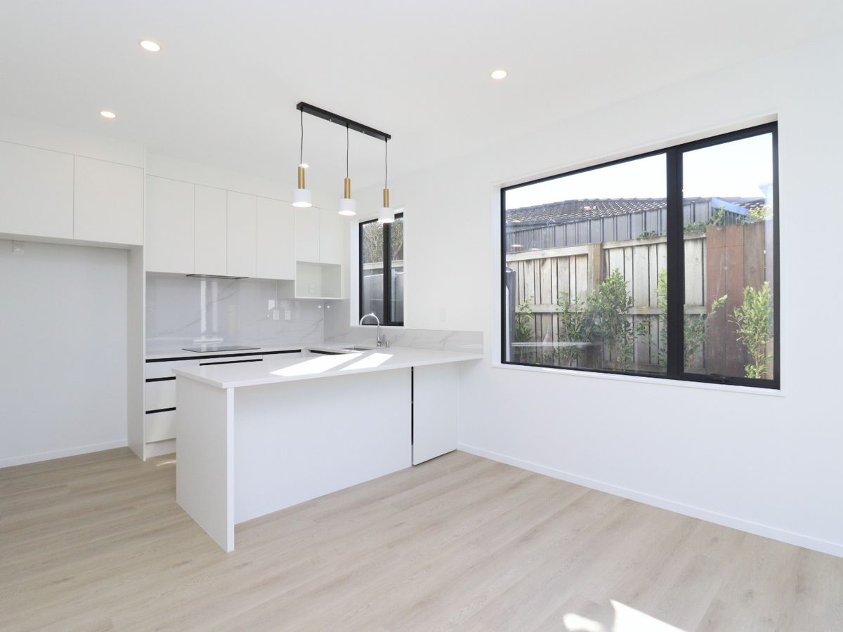 For rent, Macleans Zone, Brandnew 4 beds 2 baths townhouse with garage, Available Now, 303A Bucklands Beach Road, Bucklands Beach, Auckland