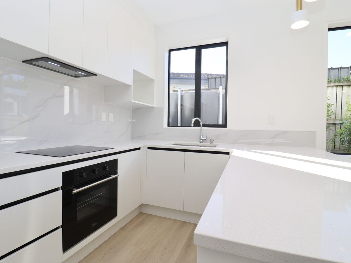 For rent, Macleans Zone, Brandnew 4 beds 2 baths townhouse with garage, Available Now, 303A Bucklands Beach Road, Bucklands Beach, Auckland