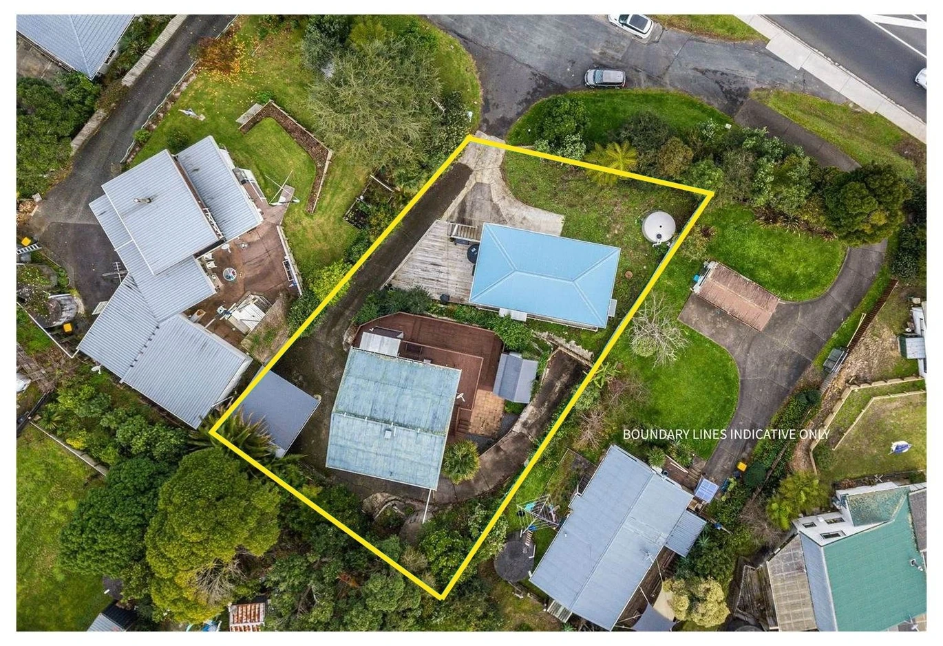 Home and income on 885m2 section, Main Home: Solid 1960s build with 3 bedrooms, 2 bathrooms, separate studio, and carport, Minor Dwelling: Built in 2019 (CCC issued) featuring 2 bedrooms, double glazing, chef’s kitchen, large entertaining deck, and off-street parking. Healthy Homes Certificate available. Less than 1km from major retail (New World, Whangaparaoa Shopping Centre, Hoyts). 628 Whangaparaoa Road Stanmore Bay, Auckland