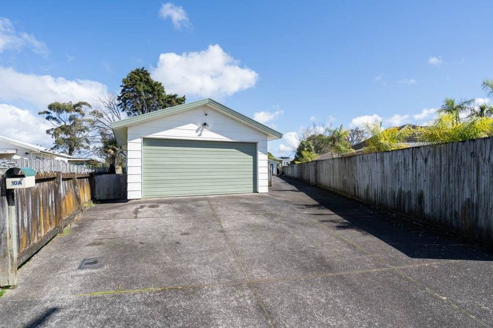 Standalone 3 beds 1 bath house with double garage on 414m2 section, Stroll to Te Atatu Peninsula Market, easy motorway access, 0.2 km to Matipo Road School, 0.9 km to Te Atatu Intermediate, 10A Holman Road, Te Atatu Peninsula, Auckland