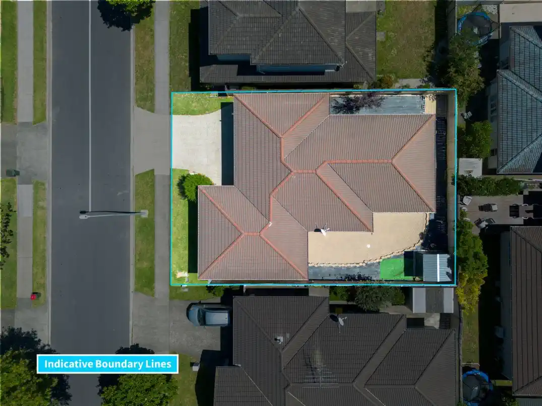 For rent, 4 beds 3 baths house with double garage, Available on 8th June, 74 Baverstock Road, Flat Bush, Auckland