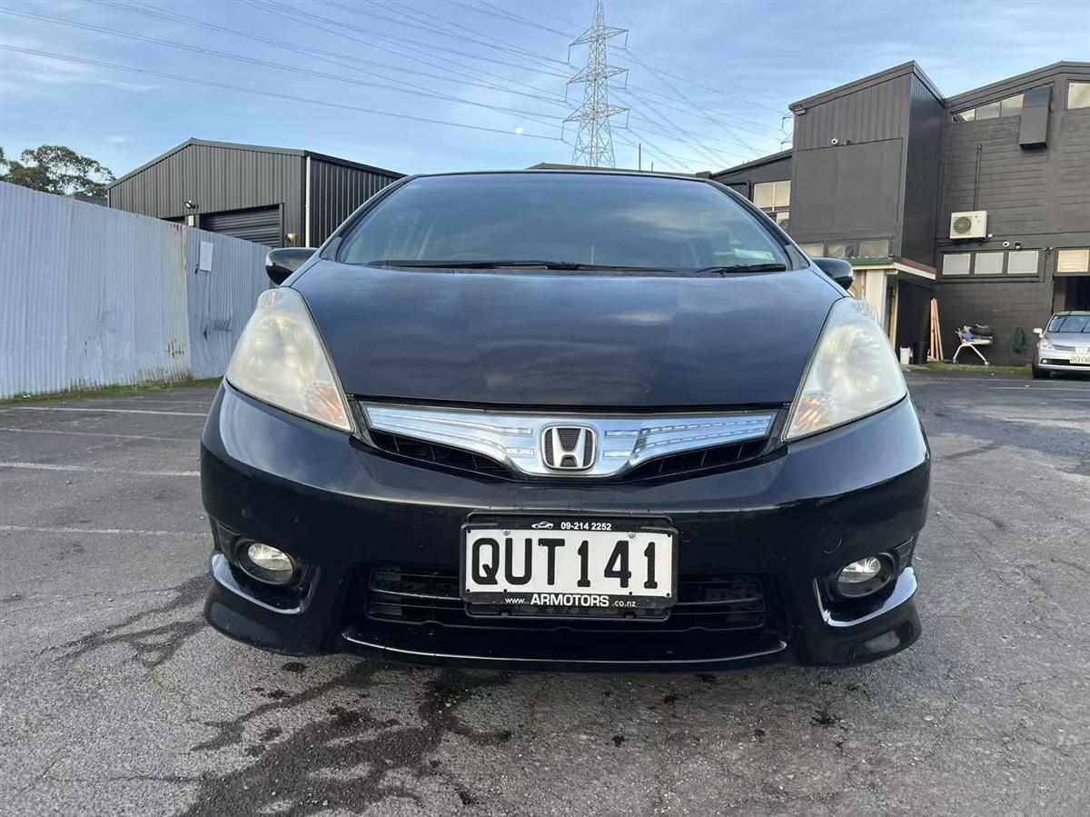 2013 Honda Fit SHUTTLE HYBRID Hatchback Automatic, 5 seats, Black, 1 owner, Petrol, 1,339 cc, 140,902 km