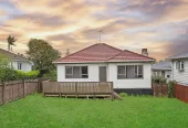 For rent, 2 beds 1 bath house with garage, Available from 28th May, 1/64 Weymouth Road, Manurewa, Auckland
