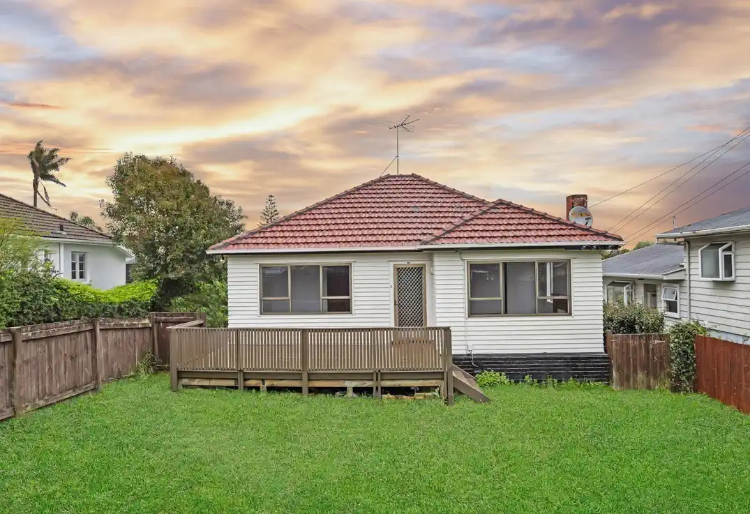 For rent, 2 beds 1 bath house with garage, Available from 28th May, 1/64 Weymouth Road, Manurewa, Auckland