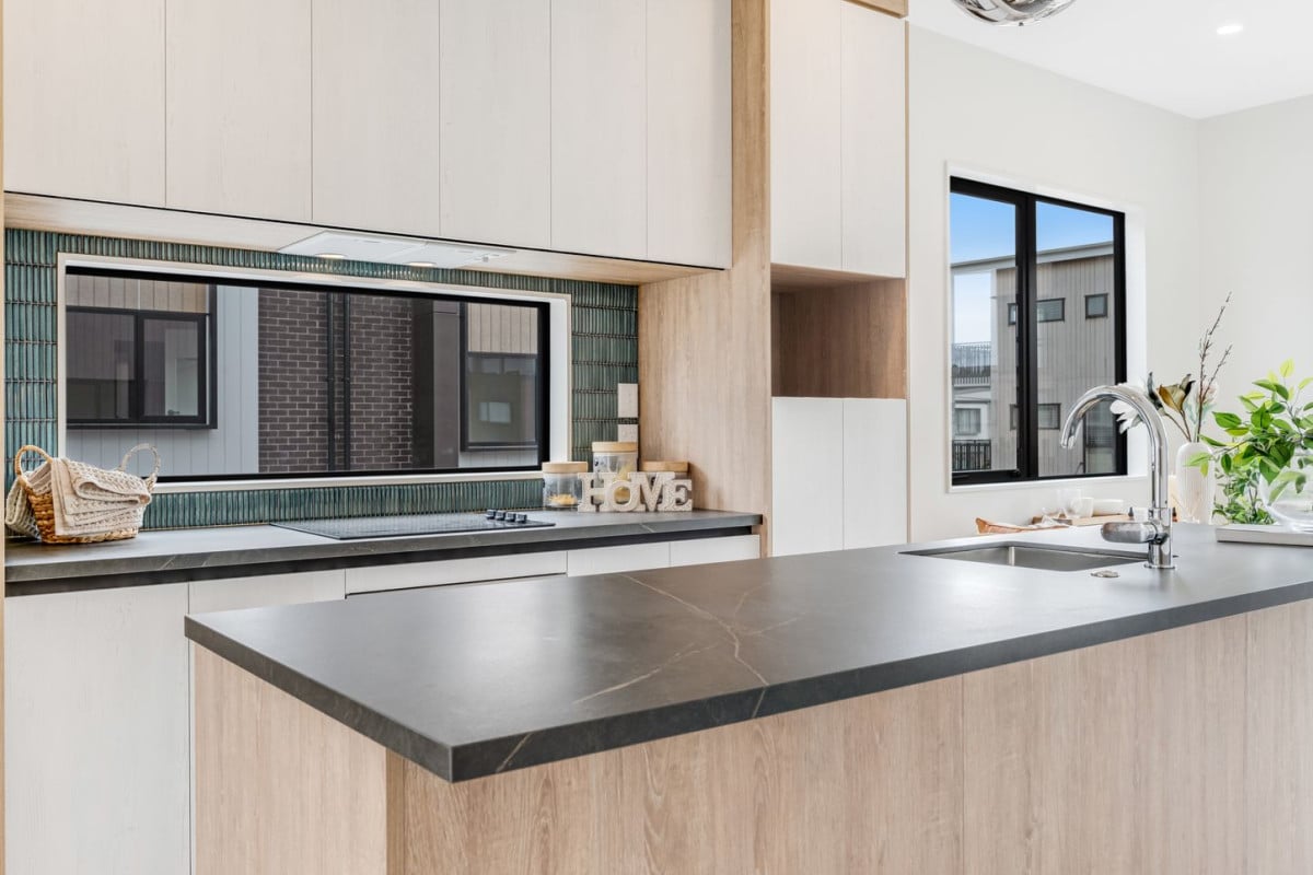10-Year Master Build Guarantee, 3 beds 2 baths home with garage, m0ve-in ready, Minutes to Sylvia Park (shopping centre, Easy motorway access, Close to parks, schools & local amenities, (2 Bed + Study | 2 Bath | 1 Carpark – From $680,000, 3 Bed | 3 Bath | 1 Carpark – From $795,000, 4 Bed | 2.5 Bath | Garage + OSP – From $900,000,Mount Wellington, Auckland