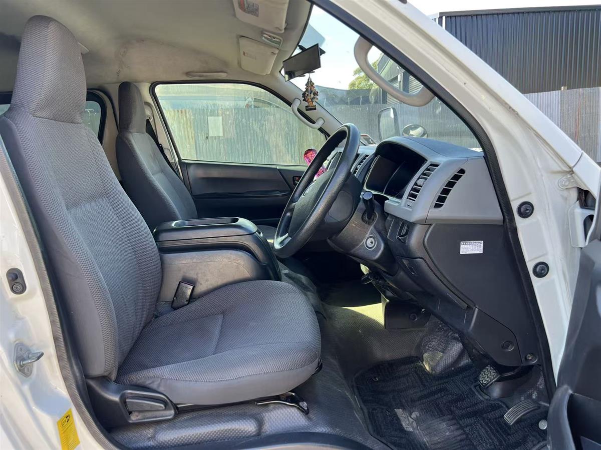2012 Toyota Hiace Mini Bus Van Automatic, 10 seats, 4 doors, Tow Bar, Petrol, 2,693 cc, 136,947 km