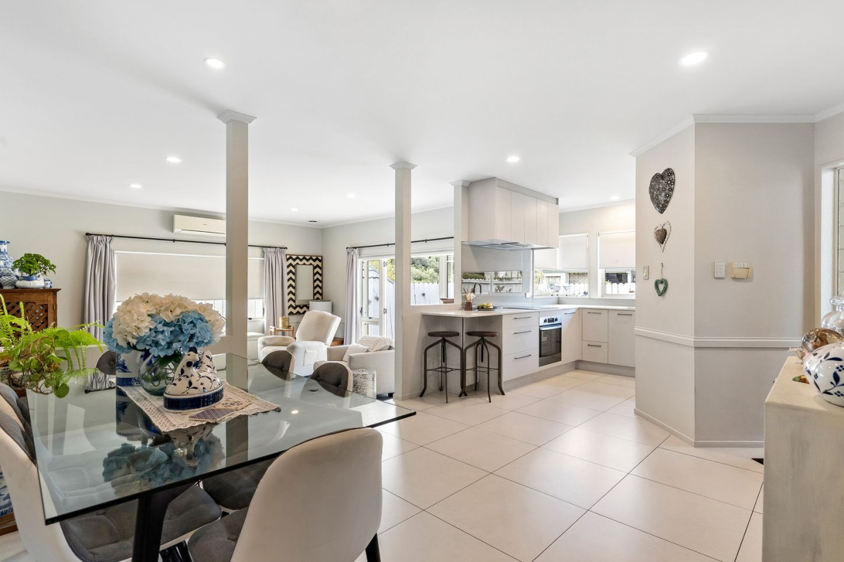 160m2 Brick and tile 3 beds 1 bath house with garage, zoned for Botany Downs School, Howick Intermediate, and Pakuranga College. minutes from Botany Town Centre and Highland Park shopping centres, golf club, 1/20 Solana Court, Botany Downs, Auckland
