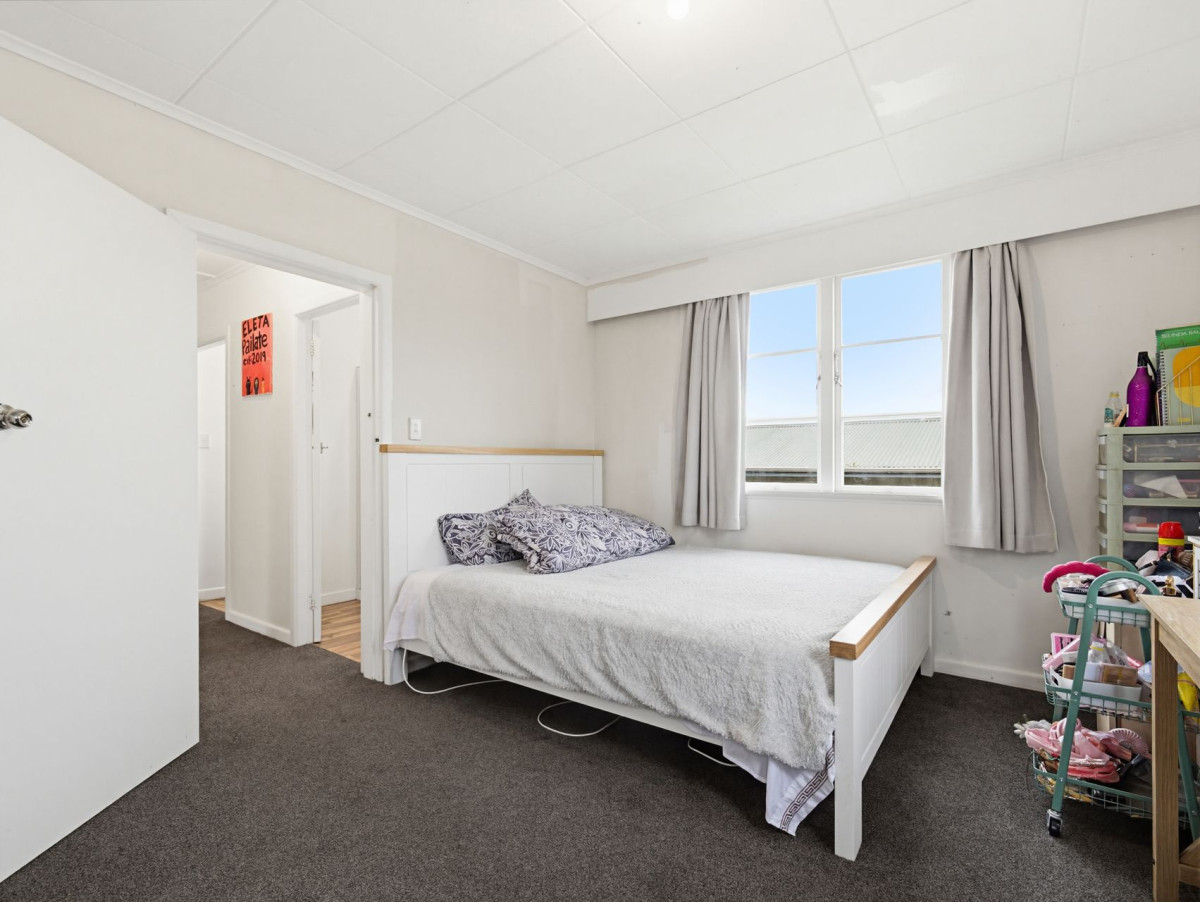695m2 section, 3 beds 1 bath house, Close to Redhill School, Near Red Hill Scenic Reserve for bush walks and outdoor recreation, 10 Igloo Place, Red Hill, Auckland