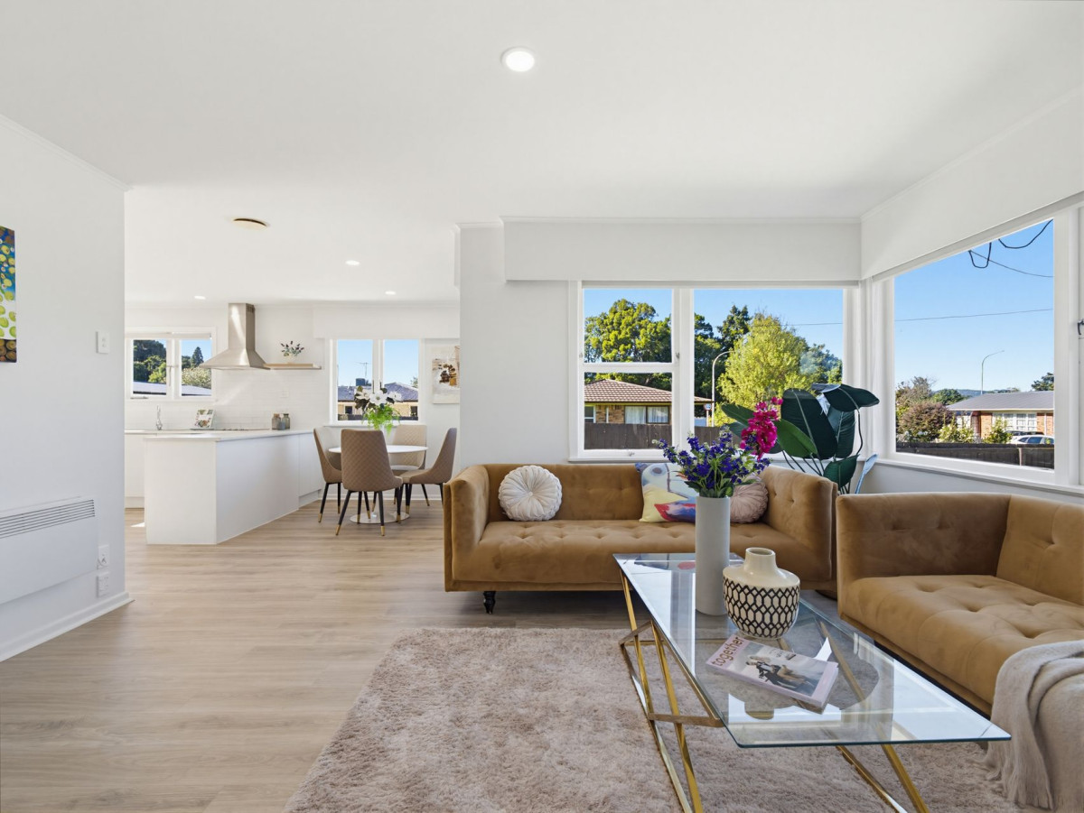 3 beds 1 bath house on 288m2 section, within easy reach of Rosehill College, Rosehill Intermediate, Massey Park and Papakura town centre are also nearby for sport, shopping and cafés. 1 Rosehill Drive, Rosehill, Auckland
