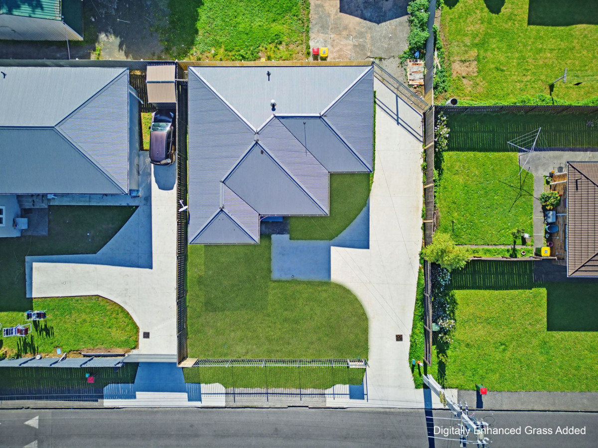 3 beds 1 bath house on 288m2 section, within easy reach of Rosehill College, Rosehill Intermediate, Massey Park and Papakura town centre are also nearby for sport, shopping and cafés. 1 Rosehill Drive, Rosehill, Auckland