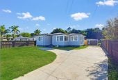 3 beds 1 bath house on 288m2 section, within easy reach of Rosehill College, Rosehill Intermediate, Massey Park and Papakura town centre are also nearby for sport, shopping and cafés. 1 Rosehill Drive, Rosehill, Auckland