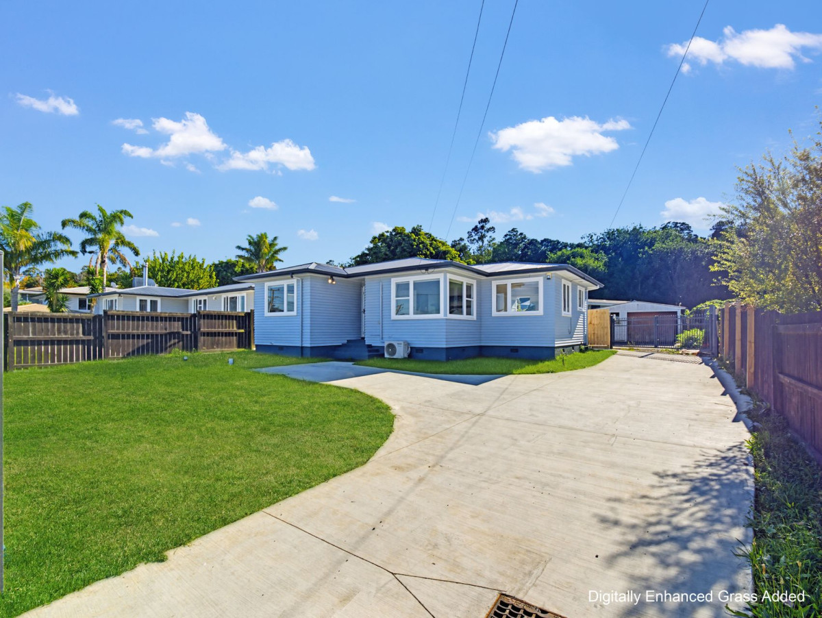 3 beds 1 bath house on 288m2 section, within easy reach of Rosehill College, Rosehill Intermediate, Massey Park and Papakura town centre are also nearby for sport, shopping and cafés. 1 Rosehill Drive, Rosehill, Auckland