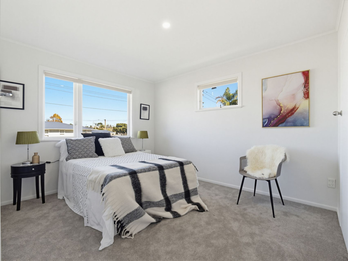 3 beds 1 bath house on 288m2 section, within easy reach of Rosehill College, Rosehill Intermediate, Massey Park and Papakura town centre are also nearby for sport, shopping and cafés. 1 Rosehill Drive, Rosehill, Auckland