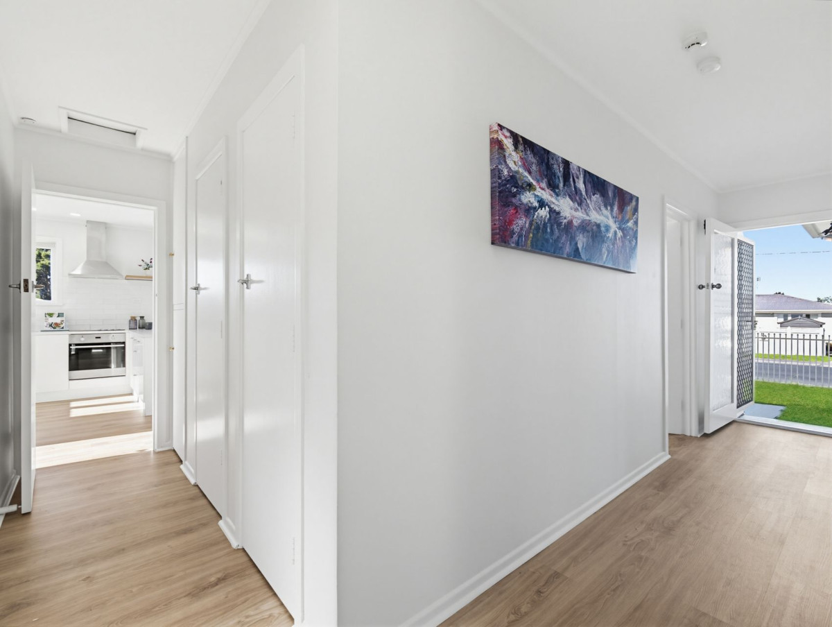 3 beds 1 bath house on 288m2 section, within easy reach of Rosehill College, Rosehill Intermediate, Massey Park and Papakura town centre are also nearby for sport, shopping and cafés. 1 Rosehill Drive, Rosehill, Auckland