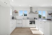 3 beds 1 bath house on 288m2 section, within easy reach of Rosehill College, Rosehill Intermediate, Massey Park and Papakura town centre are also nearby for sport, shopping and cafés. 1 Rosehill Drive, Rosehill, Auckland