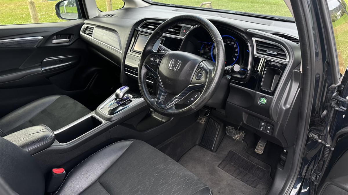 2015 Honda Shuttle HYBRID, Station Wagon, Automatic, 5 seats, 1496cc, Hybrid (Petrol), 123,264km