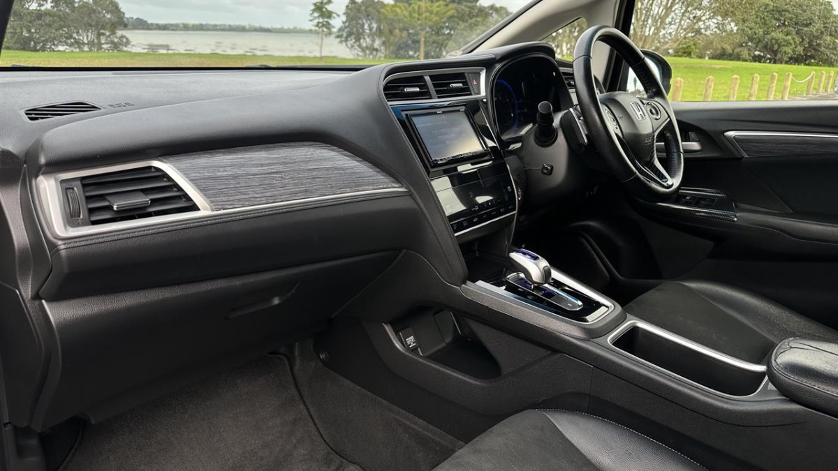 2015 Honda Shuttle HYBRID, Station Wagon, Automatic, 5 seats, 1496cc, Hybrid (Petrol), 123,264km