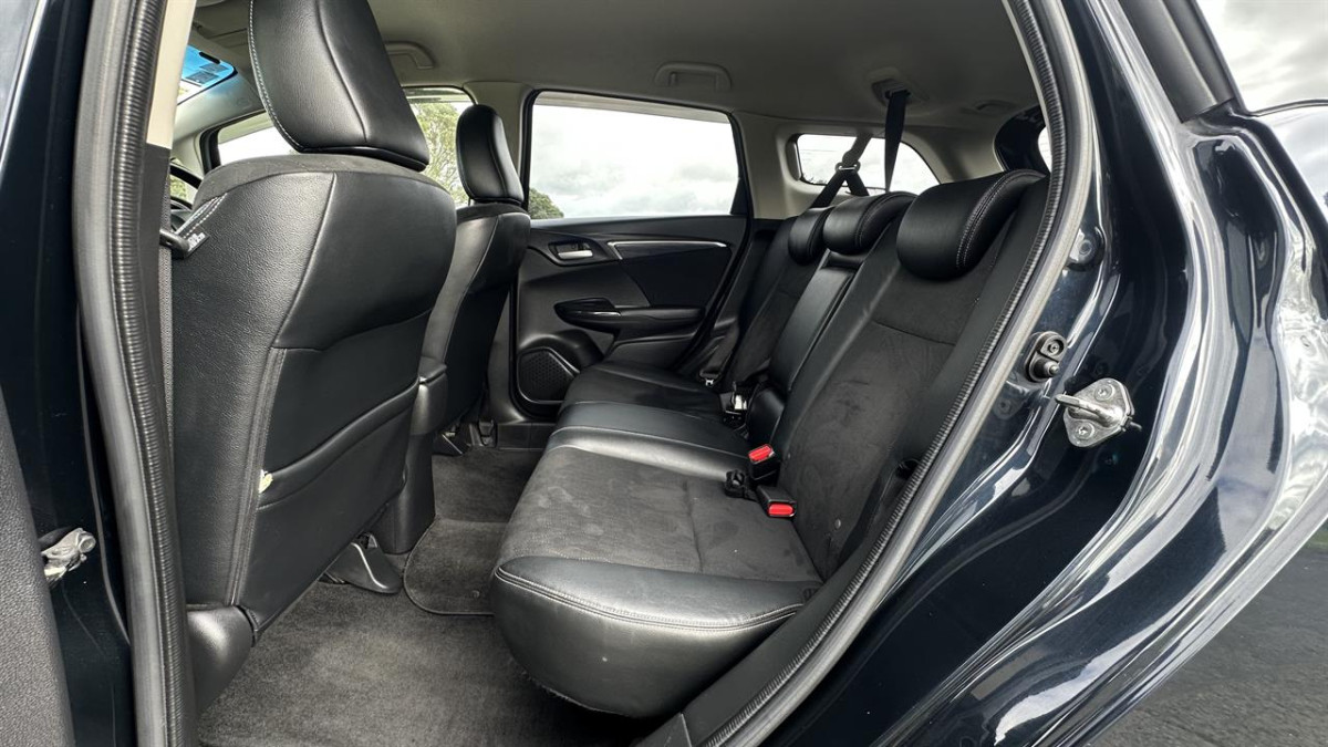 2015 Honda Shuttle HYBRID, Station Wagon, Automatic, 5 seats, 1496cc, Hybrid (Petrol), 123,264km