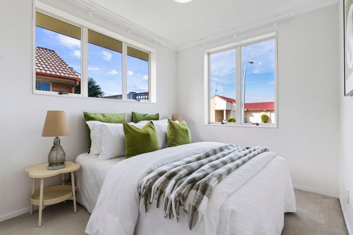 3 beds 1.5 baths house with garage on 400m2 section, close to schools, shops, supermarkets, within zone for Riverhills School, Pakuranga Intermediate and Edgewater College. And Burswood Park and playground are just minutes away, 11 Fernbrook Close, Burswood, Auckland