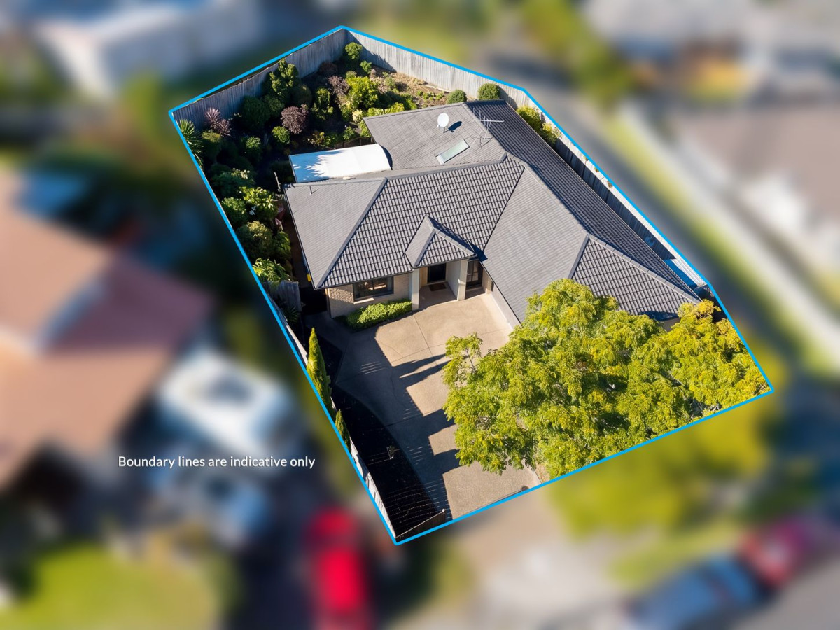 Must sell, Overseas Vendor , once in 6 years, 191m2 Brick and tile 4 beds 2 baths house with double garage on 583m2 section, close to school, parks, shopping centres and all essential amenities, 42 San Marino Drive West, Henderson, Auckland