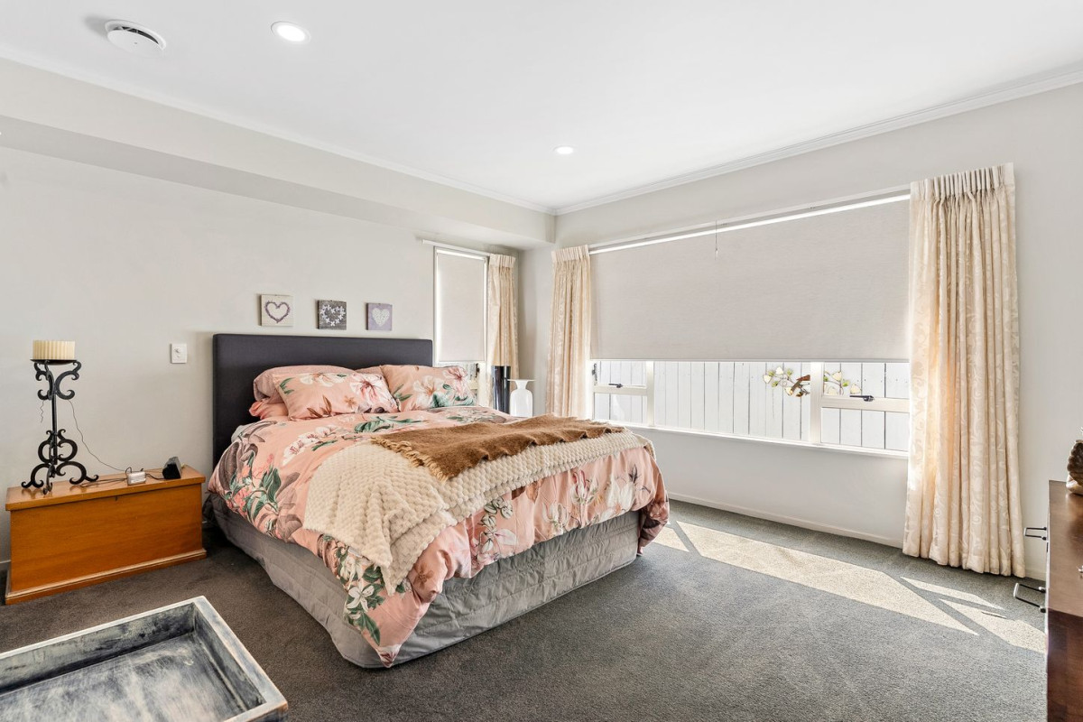 160m2 Brick and tile 3 beds 1 bath house with garage, zoned for Botany Downs School, Howick Intermediate, and Pakuranga College. minutes from Botany Town Centre and Highland Park shopping centres, golf club, 1/20 Solana Court, Botany Downs, Auckland