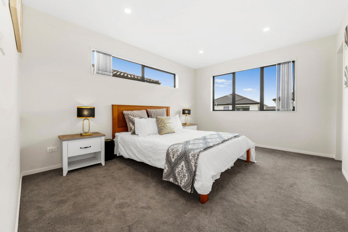 5 beds (3 ensuites) 4.5 baths house with 1 bed granny, a garage and 3 on-site parking spaces, Central heating & cooling system, Built-in background music system, Zoned for Ormiston Primary, Junior & Senior College, 11 Puruatanga Drive, Flat Bush, Auckland