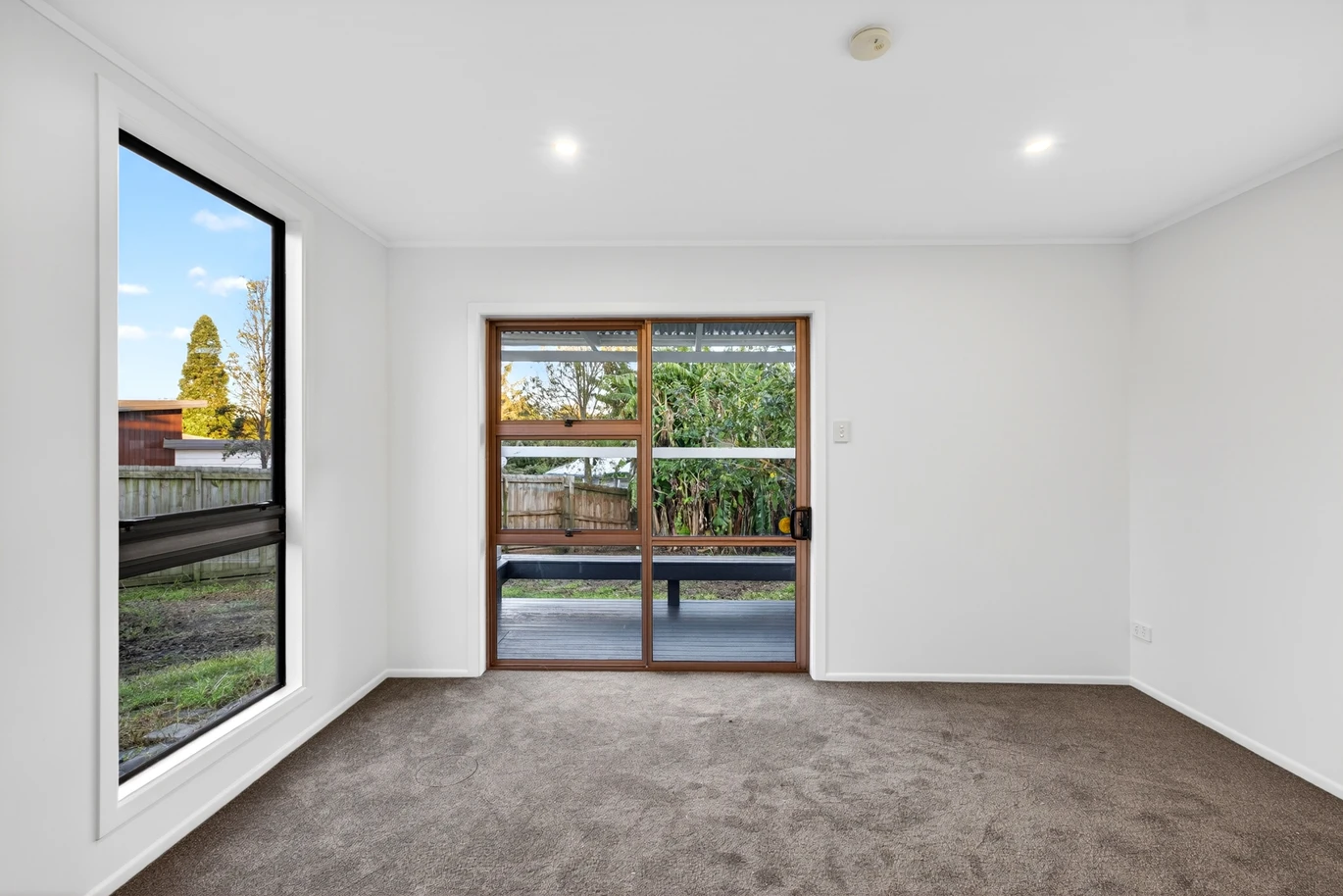 1060m2 section, Refurbished 3 beds 1 bath house, Two utility rooms with their own kitchenette, total 229m² floor area, 28 Cornwall Road, Papatoetoe, Auckland