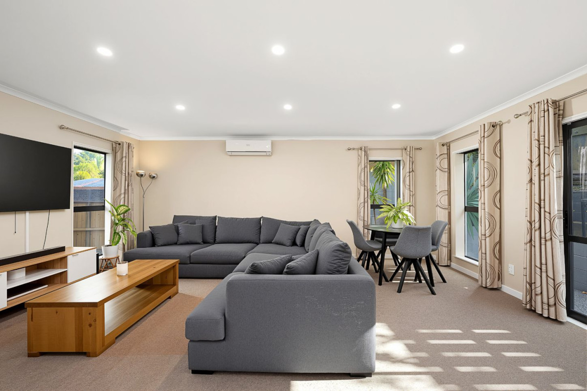 Owners Relocating, 163m2 3 beds 2.5 baths house with double garage on 364m2 section, close to local schools, shops, and public transport, with Sturges Road Train Station just a short distance away, plus easy access to the amenities of Henderson and Lincoln Road, 4B Virginia Street, Henderson, Auckland